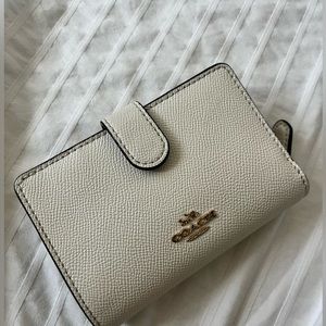Coach Medium Corner Zip Wallet